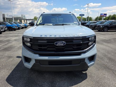 Used 2025 Ford Expedition Active AWD/4WD image 8