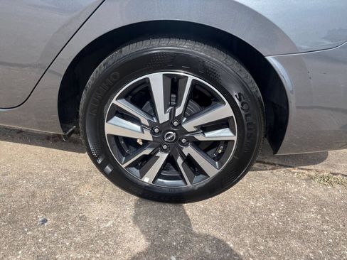 Used 2025 Nissan Versa SV FWD image 28
