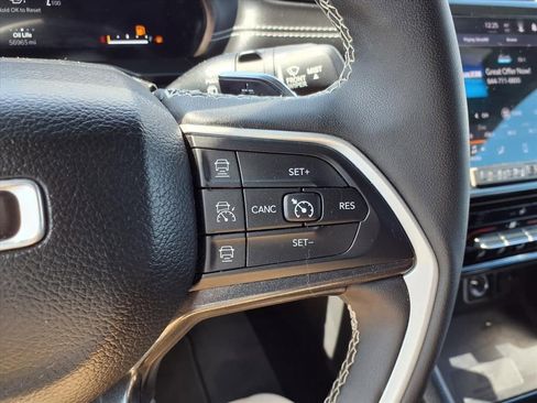 Used 2023 Jeep Grand Cherokee Altitude AWD/4WD image 17