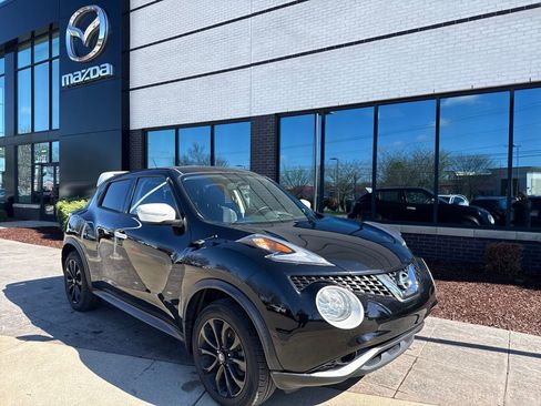 Used 2017 Nissan Juke SV image 1