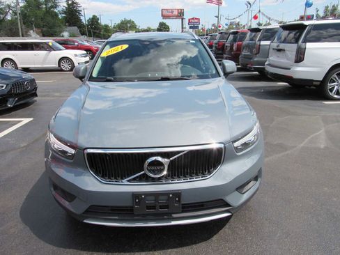 Used 2021 Volvo XC40 T5 Momentum image 3
