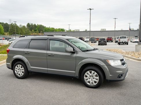 Used 2019 Dodge Journey SE w/ Safe & Sound Group FWD image 12