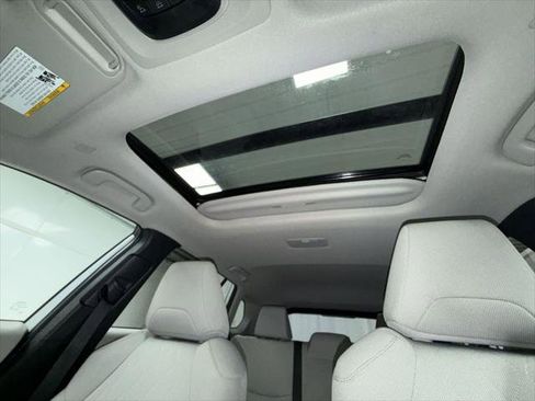 Certified 2025 Toyota Corolla Cross LE w/ Moonroof Package AWD/4WD image 10