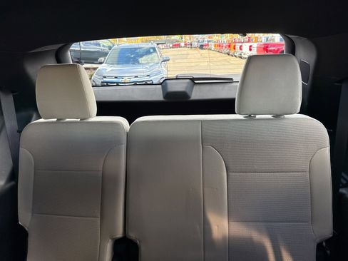 Used 2022 Chevrolet Traverse LS image 15