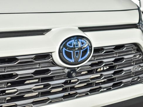 Used 2019 Toyota RAV4 Limited image 8