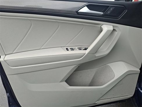 Used 2022 Volkswagen Tiguan SE image 12