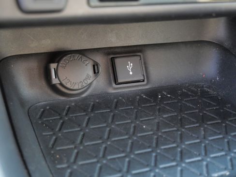 Certified 2022 Toyota RAV4 XLE Premium AWD/4WD image 32