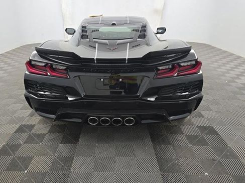 Used 2025 Chevrolet Corvette Z06 RWD image 4