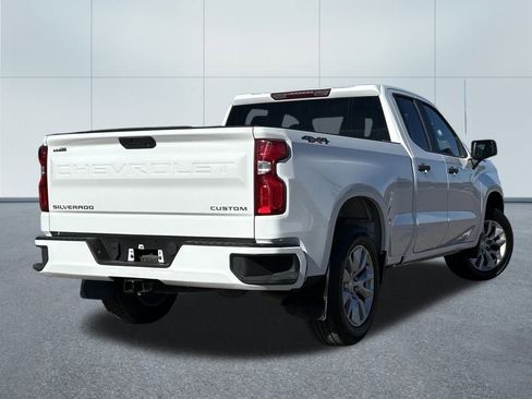Used 2021 Chevrolet Silverado 1500 Custom image 2