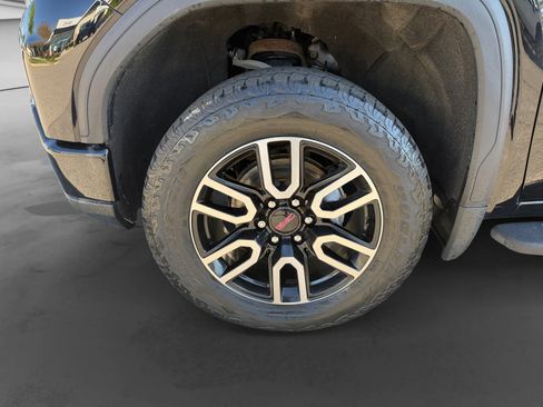 Used 2022 GMC Sierra 1500 AT4 w/ AT4 Premium Package AWD/4WD image 9