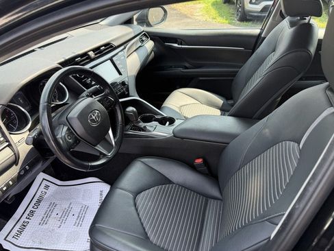 Used 2019 Toyota Camry SE w/ Convenience Package FWD image 11