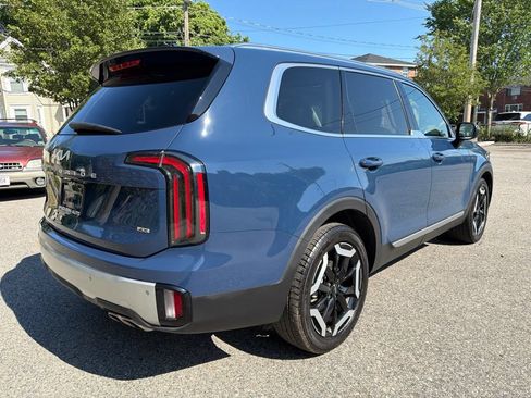Certified 2024 Kia Telluride EX w/ EX Captain's Chair Package AWD/4WD image 6