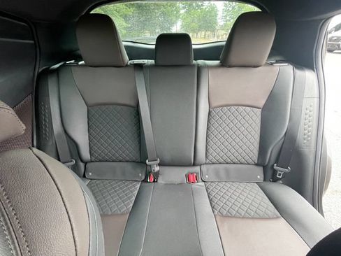 Used 2019 Toyota C-HR Limited FWD image 12