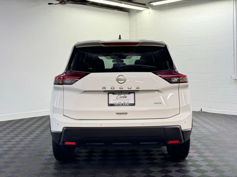 Used 2024 Nissan Rogue S image 6