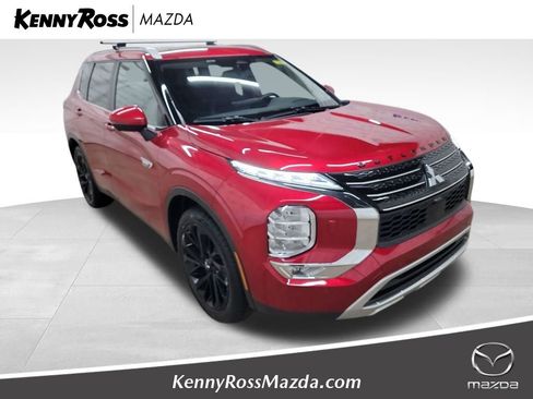 Used 2023 Mitsubishi Outlander SE image 1