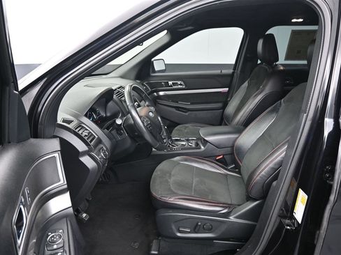 Used 2019 Ford Explorer XLT w/ Equipment Group 202A AWD/4WD image 11