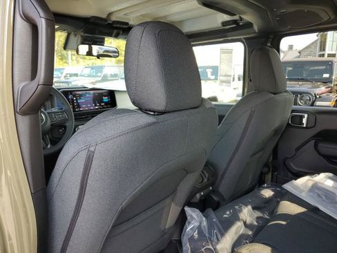 New 2025 Jeep Gladiator Sport image 12