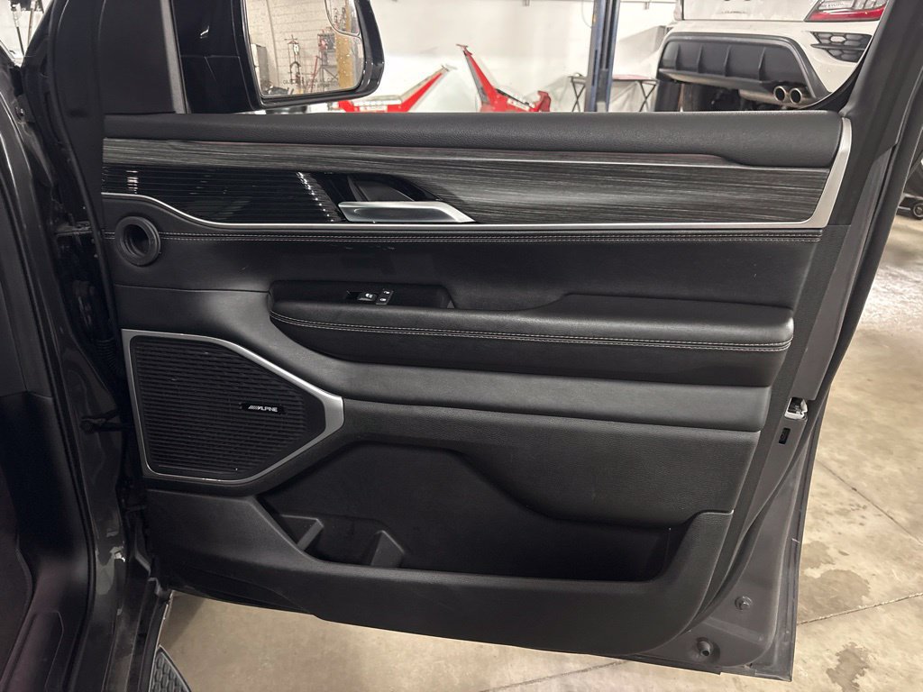 Used 2024 Jeep Wagoneer Series II w/ Flexible Seating Group RWD image 23