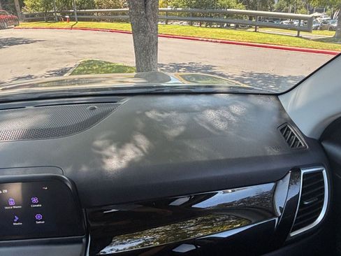 Used 2025 Kia Seltos S image 29