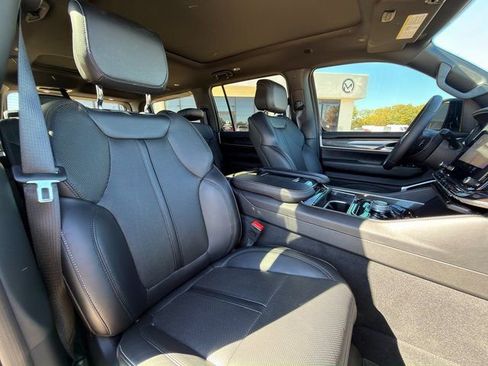 New 2024 Jeep Wagoneer 2WD w/ Premium Group I image 28