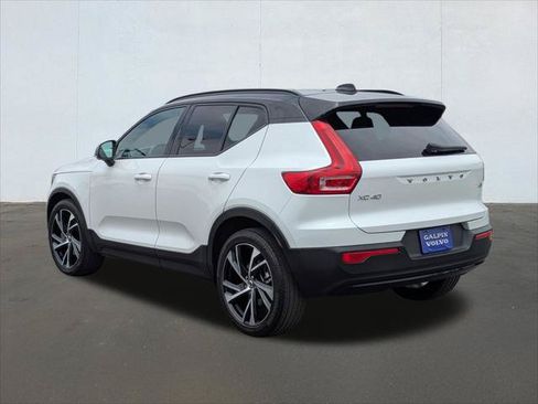 Used 2021 Volvo XC40 T5 R-Design w/ Advanced Package AWD/4WD image 3