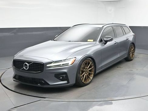 Used 2021 Volvo V60 T6 R-Design w/ Advanced Package FWD image 3