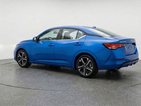 Used 2025 Nissan Sentra SV image 6