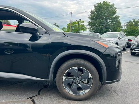 Used 2024 Nissan Rogue SV AWD/4WD image 21