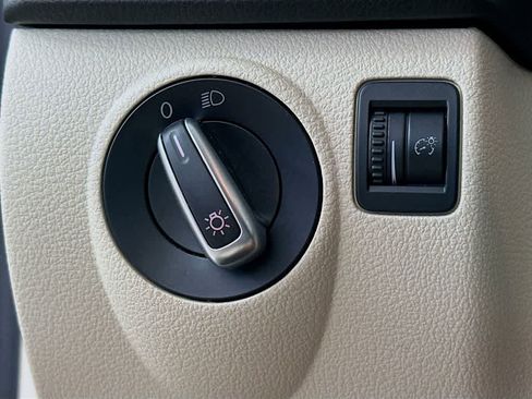 Used 2015 Volkswagen Tiguan SE image 26