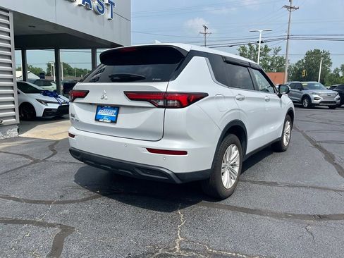Used 2023 Mitsubishi Outlander ES AWD/4WD image 4