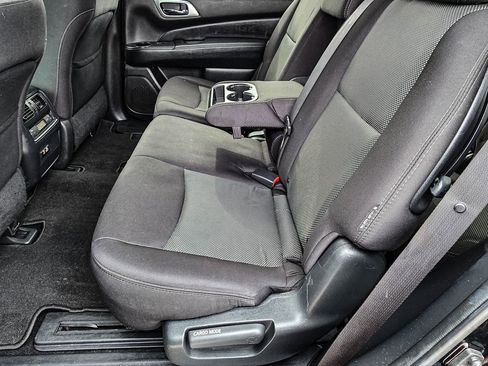 Used 2020 Nissan Pathfinder S image 25