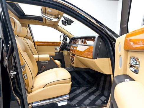 Used 2013 Rolls-Royce Phantom Sedan RWD image 31