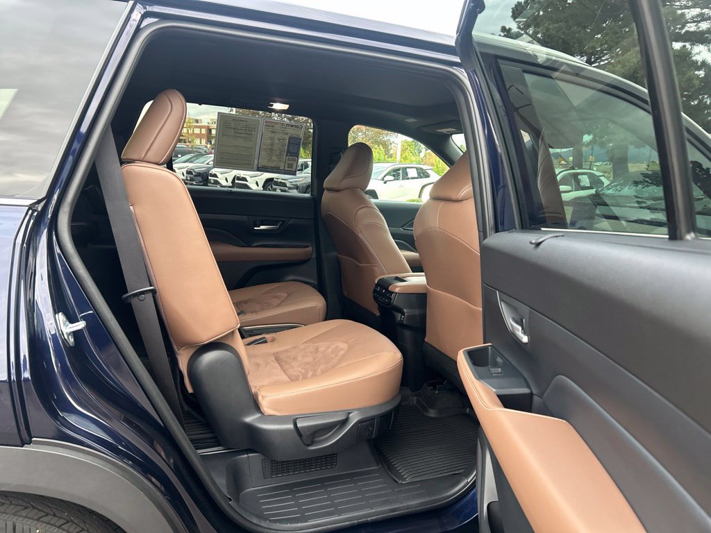 Used 2024 Toyota Grand Highlander AWD Hybrid image 16
