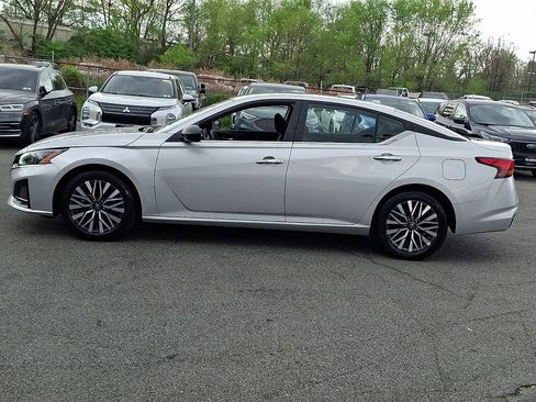 Used 2025 Nissan Altima 2.5 SV image 9