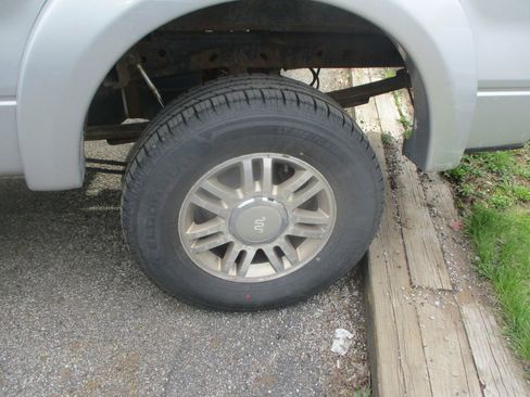 Used 2013 Ford F150 XLT w/ Mid Equipment Group image 8