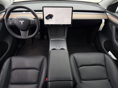 Used 2024 Tesla Model Y Long Range image 10