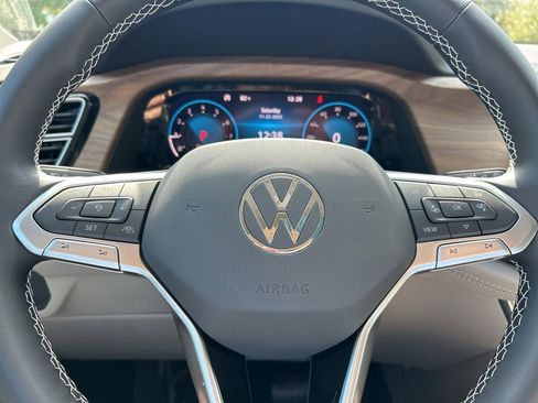 New 2026 Volkswagen Atlas SE image 24