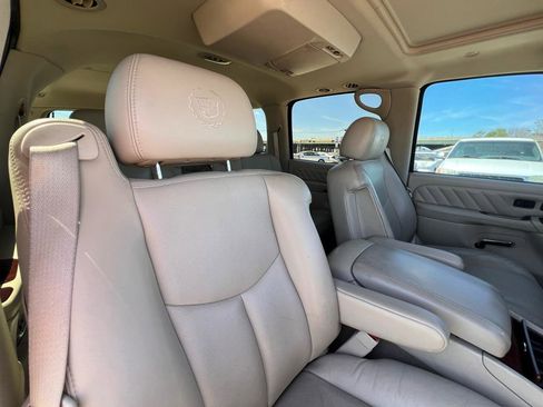 Used 2005 Cadillac Escalade ESV Platinum image 57