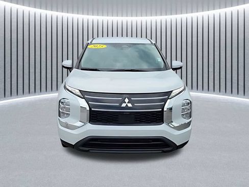 Used 2025 Mitsubishi Outlander ES FWD image 2