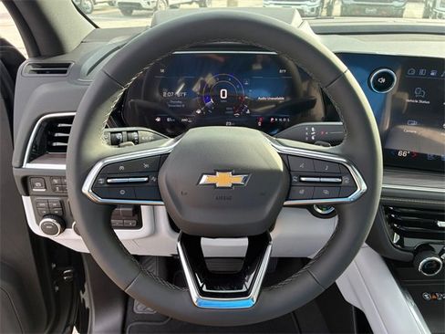 New 2025 Chevrolet Suburban Premier image 21