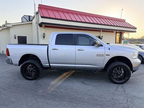 Used 2016 RAM 1500 SLT AWD/4WD image 4