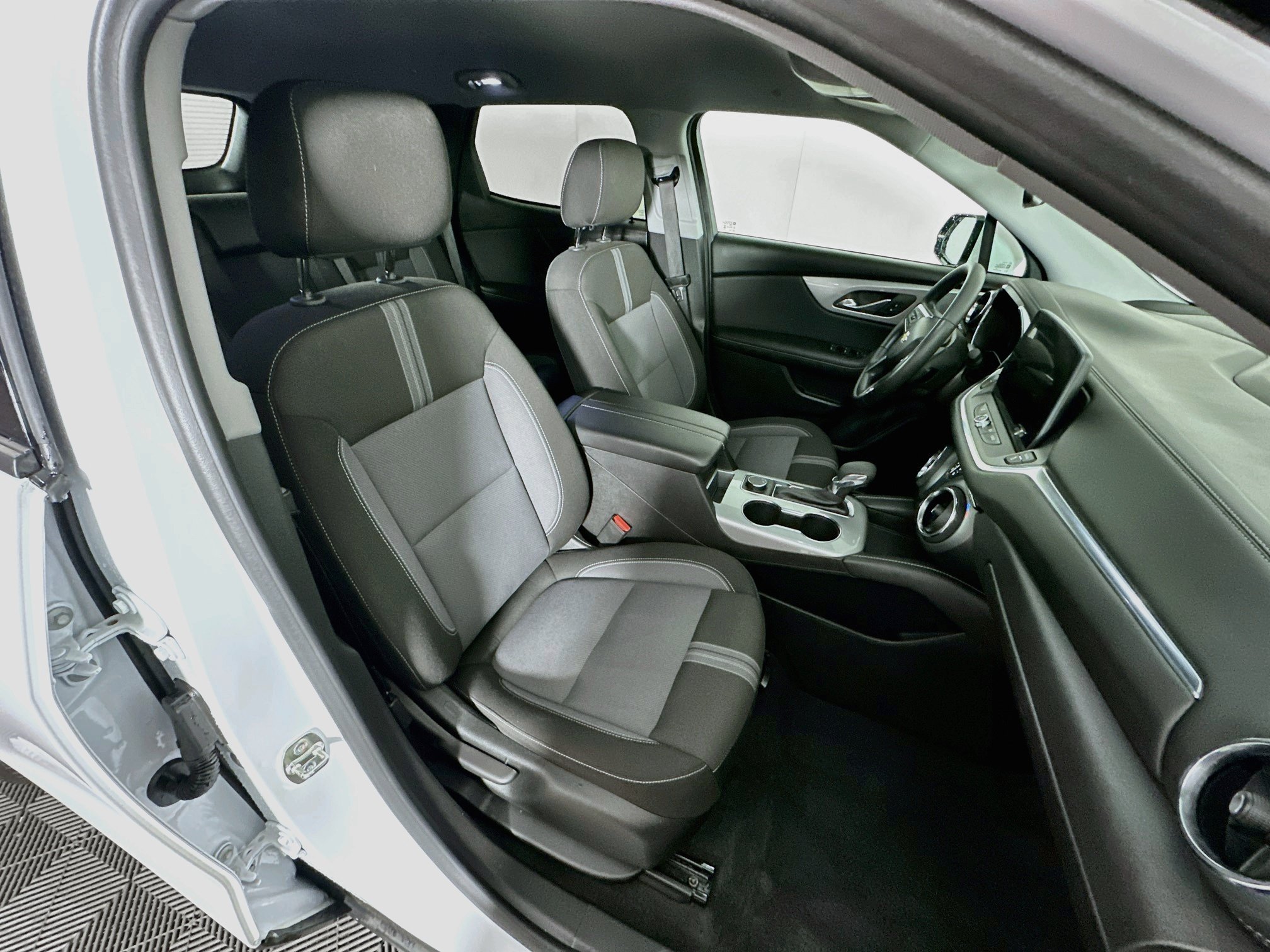 Used 2026 Chevrolet Blazer LT FWD image 31