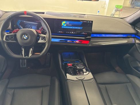 Used 2026 BMW M5 w/ Executive Package image 9