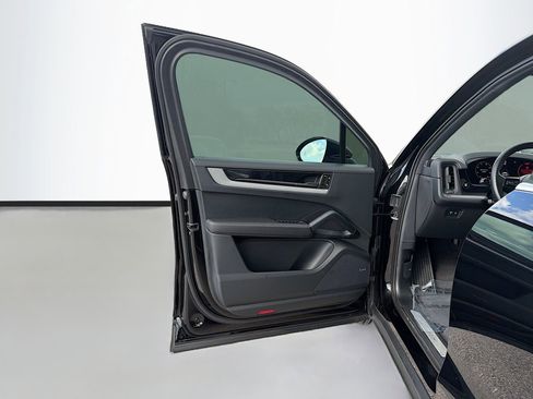 Used 2024 Porsche Cayenne image 23