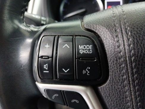 Used 2019 Toyota Highlander XLE image 14