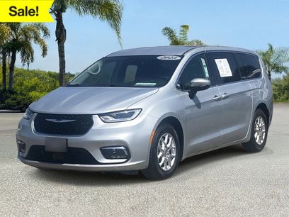 Used 2023 Chrysler Pacifica Touring-L