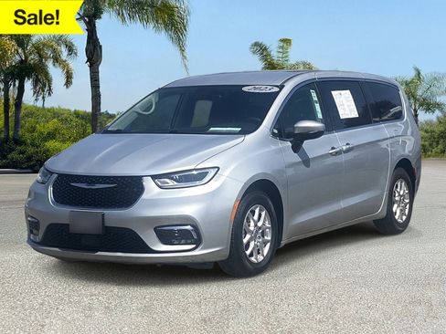 Used 2023 Chrysler Pacifica Touring-L FWD image 1