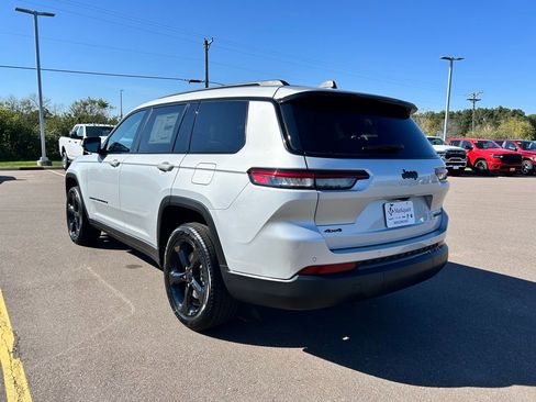 New 2025 Jeep Grand Cherokee L Limited w/ Black Appearance Package AWD/4WD image 3