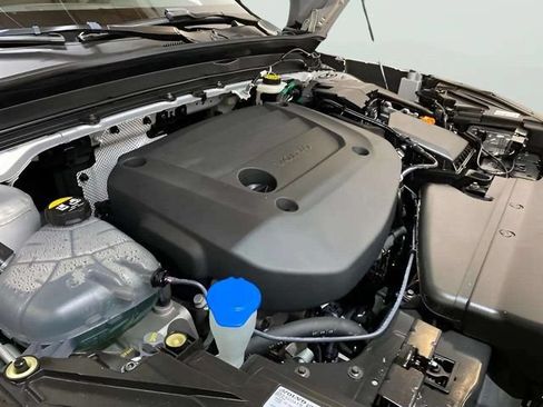 Used 2025 Volvo XC40 B5 Plus AWD/4WD image 87