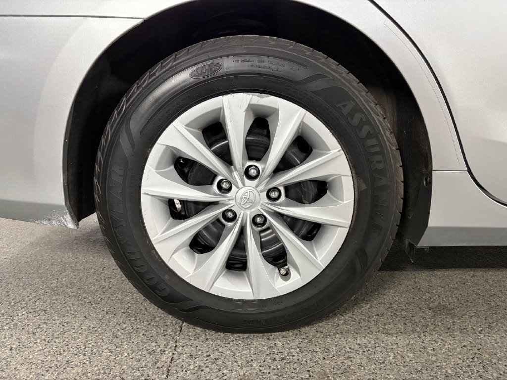 Used 2016 Toyota Camry LE FWD image 9